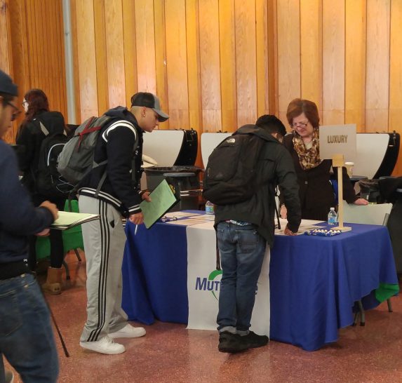 Students visiting MutualOne booth