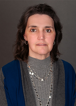 Headshot of Robyn Peterson